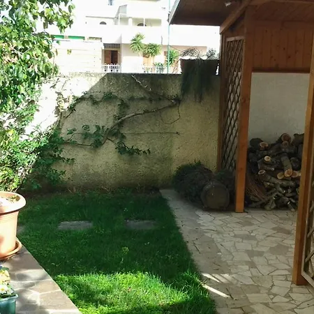 Alojamento de Acomodação e Pequeno-almoço Le Vallonee Aradeo