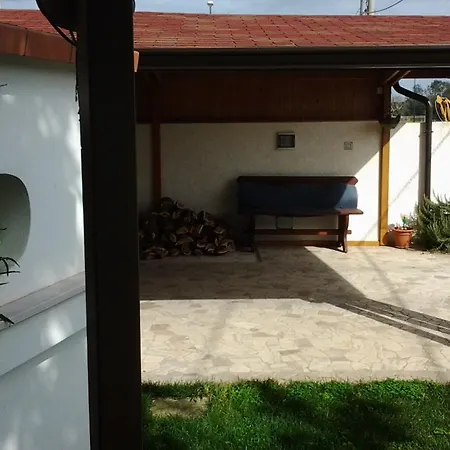 Le Vallonee Bed and Breakfast Aradeo