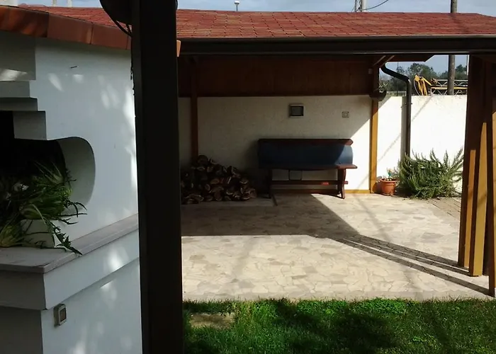 Le Vallonee Bed & Breakfast Aradeo